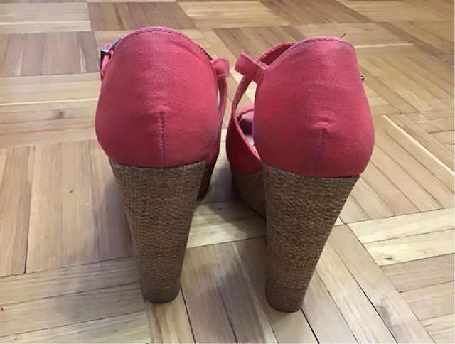 Sandalias cuña Stradivarius, T-36