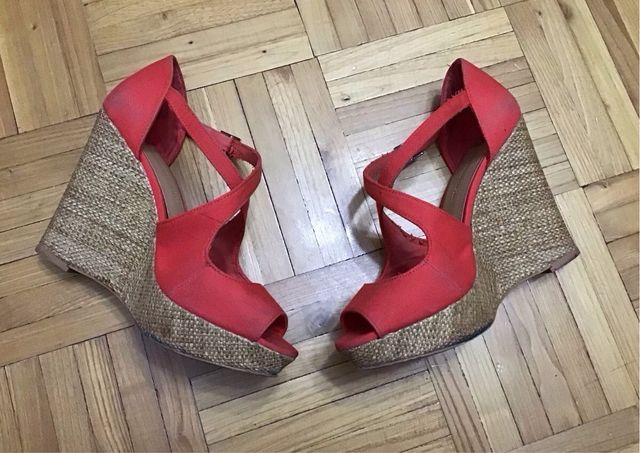 Sandalias cuña Stradivarius, T-36