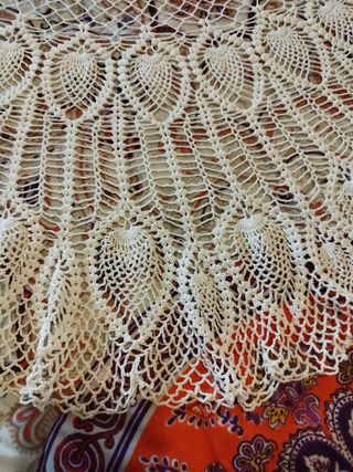 Tapete de ganchillo para mesa camilla