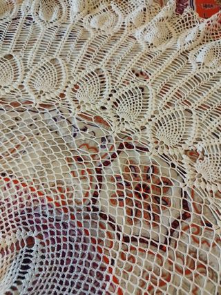 Tapete de ganchillo para mesa camilla