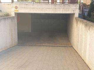 Se alquila garage con opcion compra