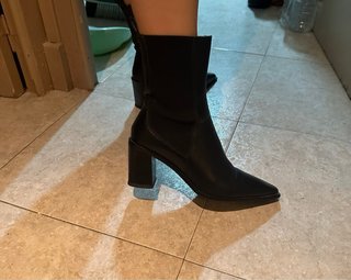 Botin tacon negro zara