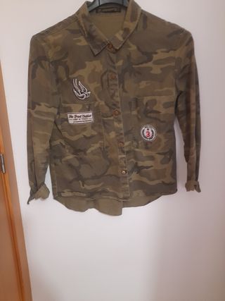 Sobrecamisa militar