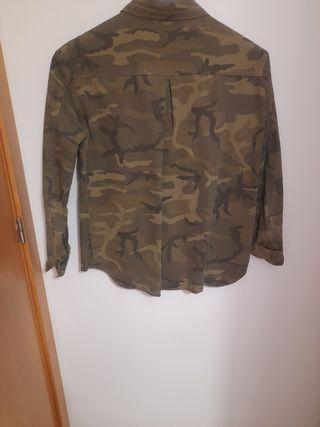 Sobrecamisa militar