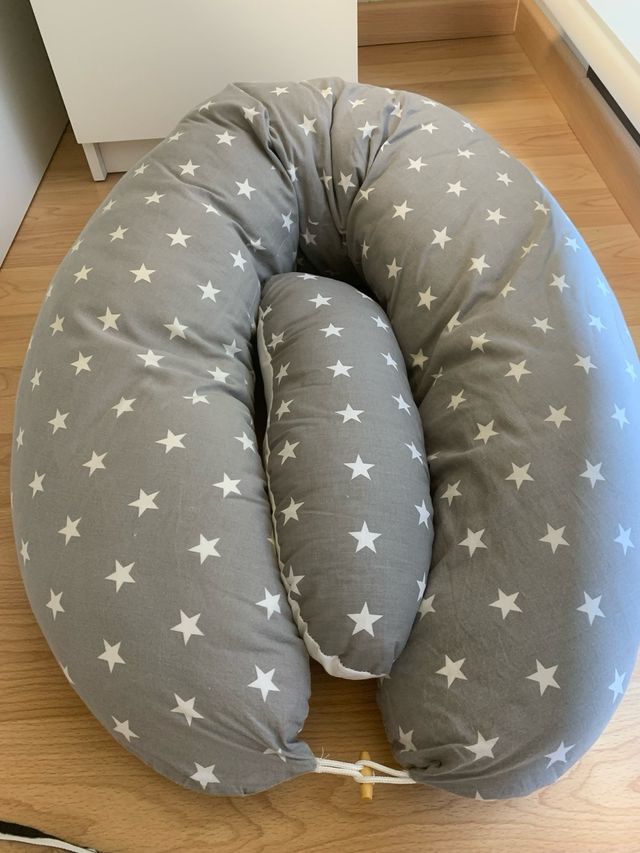 Cojin dormir embarazadas estrellas gris