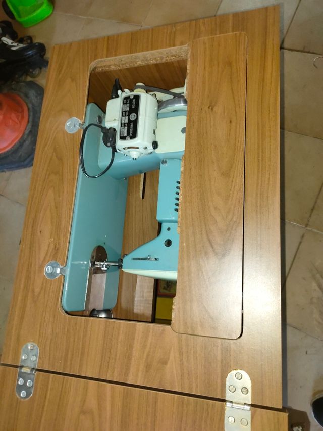 Escritorio oficina + silla naranja