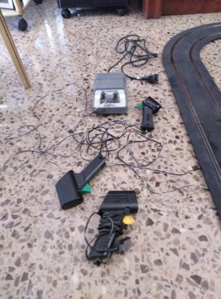 Circuito Scalextric + 3 mandos + 2 coches