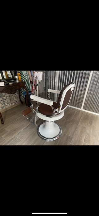 Se vende peluquería completa mobiliario completo