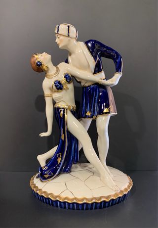 Figura de porcelana Royal Dux. 1926