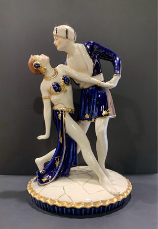 Figura de porcelana Royal Dux. 1926