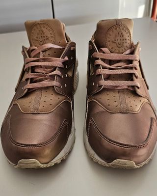 Zapatillas Nike Huarache Color Dorado Cobre