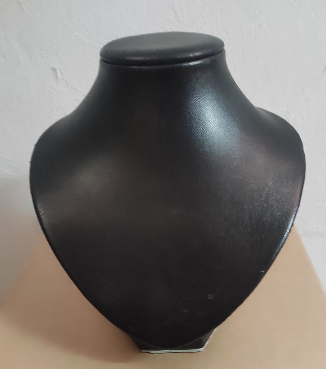 Busto expositor para collar
