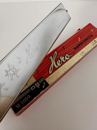 Harmonica Hero con telaio In Legno