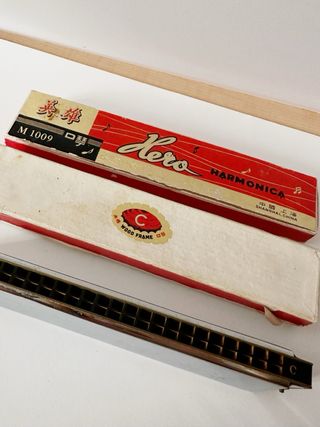 Harmonica Hero con telaio In Legno