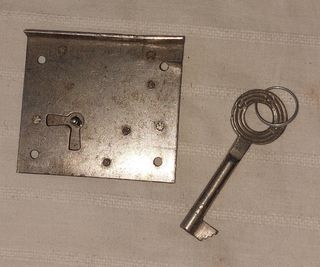 Antigua cerradura para muebles