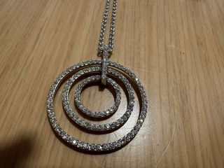 Conjunto de collar y pendientes