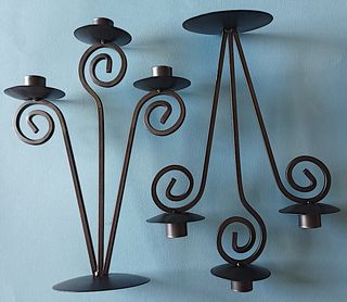 Coppia di candelabri in ferro lavorato brunito