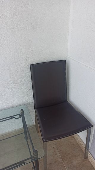 Mesa y sillas