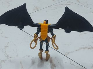 The batman shadow tek anti freeze con ali e scudo 