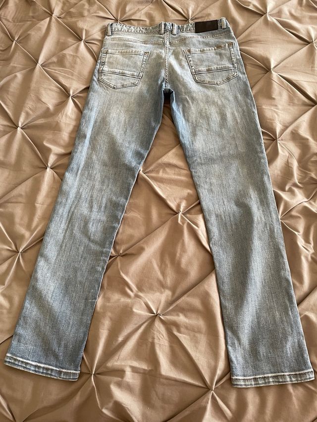 Pantaloni jeans