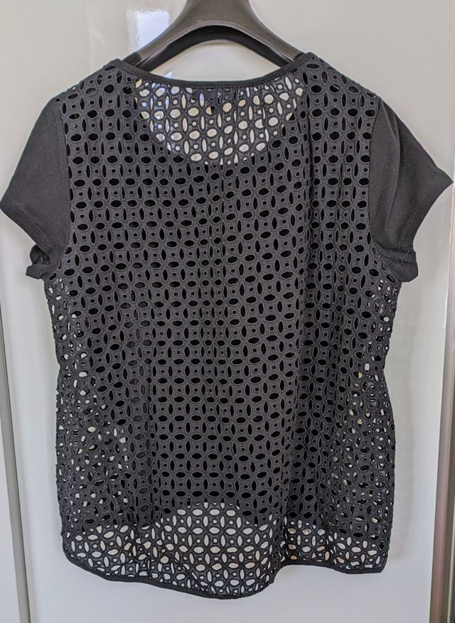 Maglia nera traforata sulla schiena XL