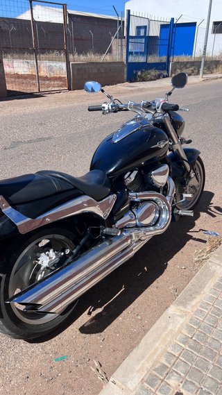 Suzuki intruder