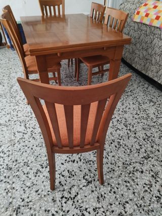 tavolo. 6 sedie allungabili. Legno massiccio