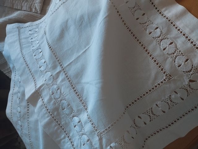 Tapetes de hilo bordados .