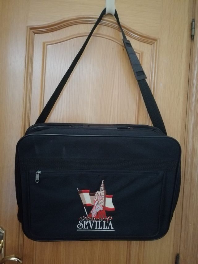 Maleta de mano bordado Sevilla