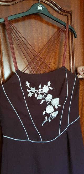 Vestido color vino elegante
