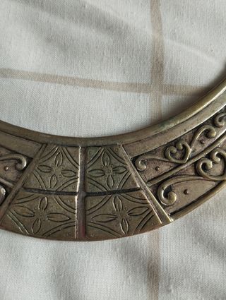 Collar plateado corto