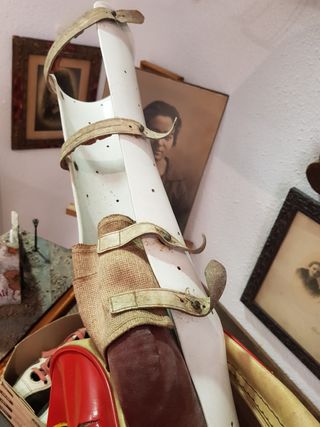 Gabinete de curiosidades antigua órtosis infantil