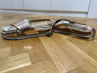 Sandalias planas rosadas