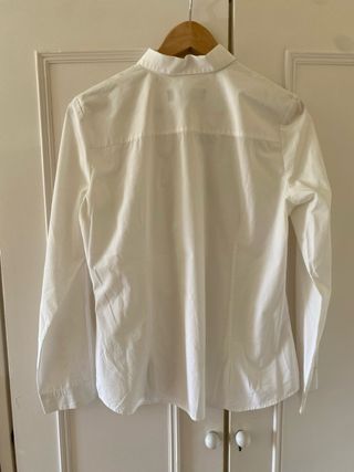 Camisa blanca con pinzas