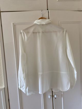 Blusa blanca con lazada