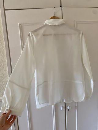 Blusa blanca con lazada