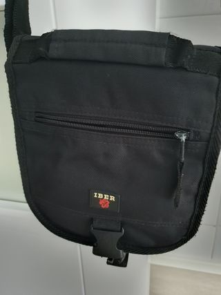 Vendo bandolera negra de nylon