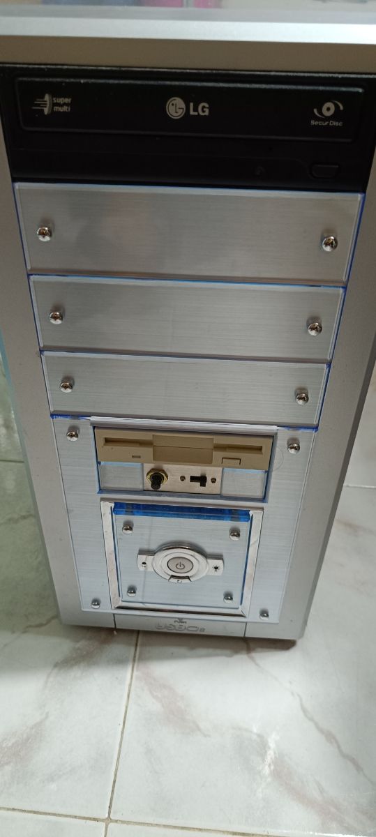 Computer fisso datato