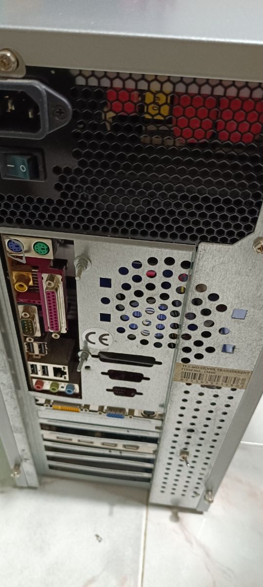 Computer fisso datato