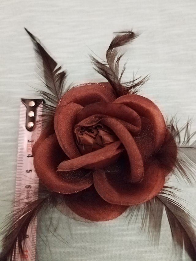 Broche flor coquette 7 cm.