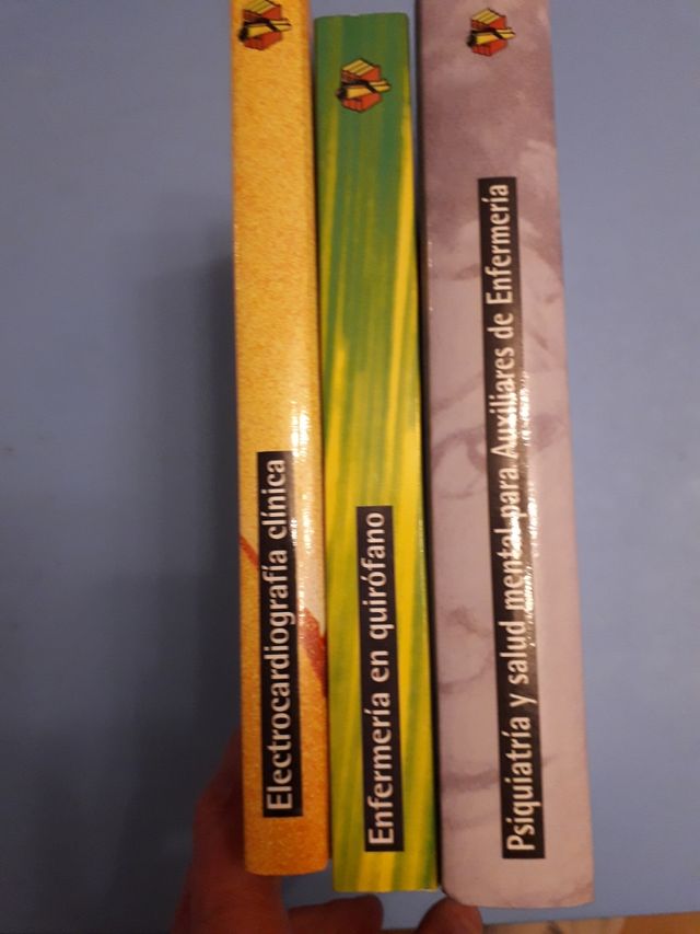 3 libros de formación médica de Logoss.