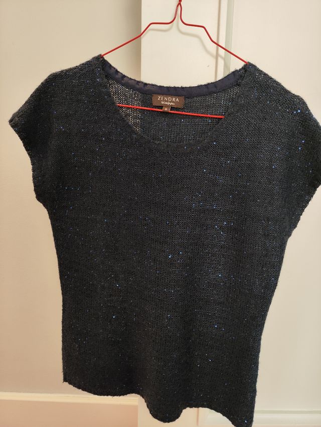 Top azul de punto fino, con brillo