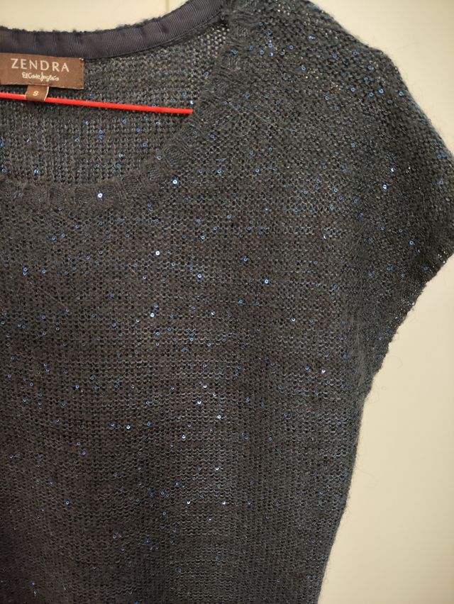 Top azul de punto fino, con brillo