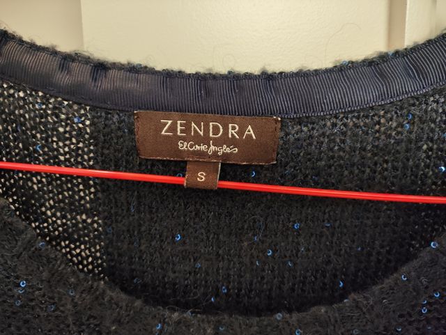 Top azul de punto fino, con brillo