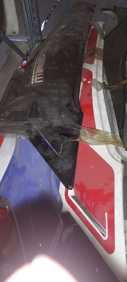 Carenados y asientos de honda, yamaha