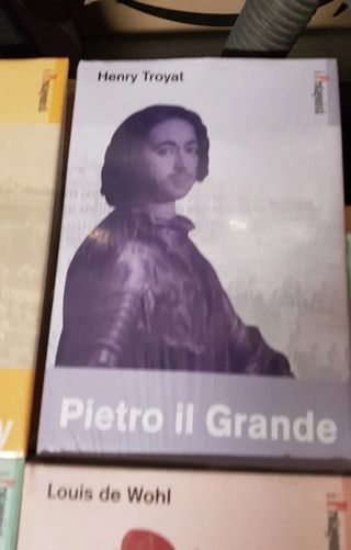 Libri nuovi impacchettati