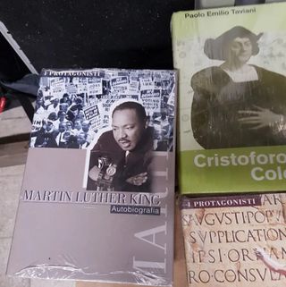 Libri nuovi impacchettati