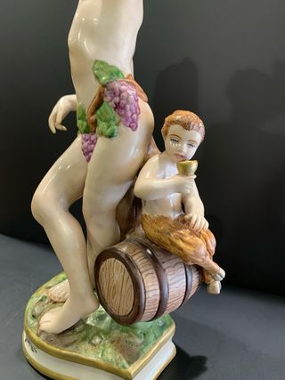 Figuras alegóricas de porcelana: verano y otoño