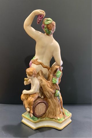 Figuras alegóricas de porcelana: verano y otoño