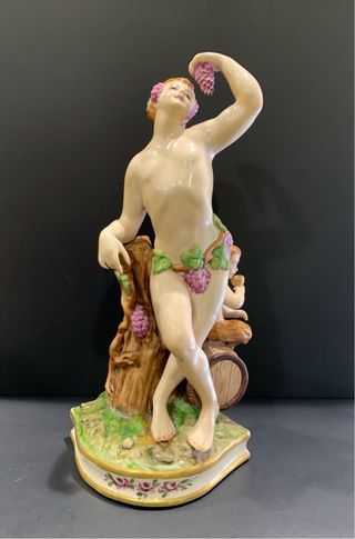 Figuras alegóricas de porcelana: verano y otoño